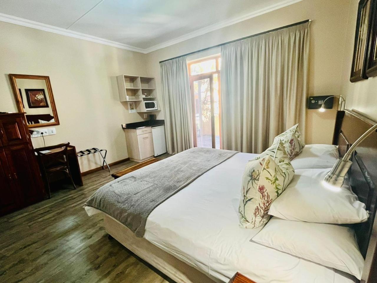 17 On Bird Guest House Beaufort Wes Buitenkant foto